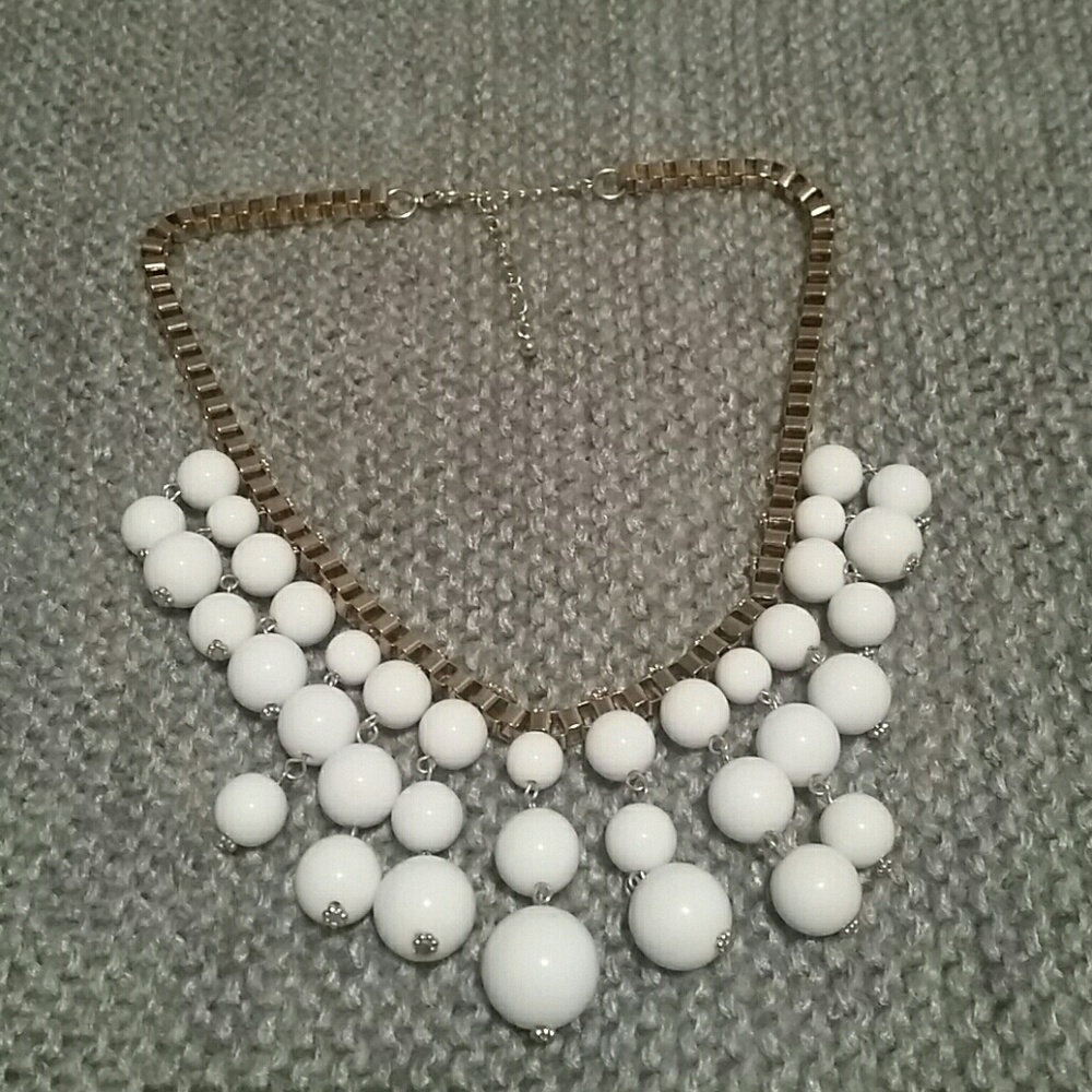 New White and gold necklace
